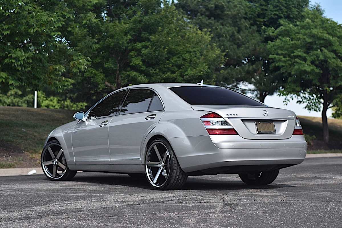 Mercedes-Benz S550 with Giovanna Wheels Mecca FF